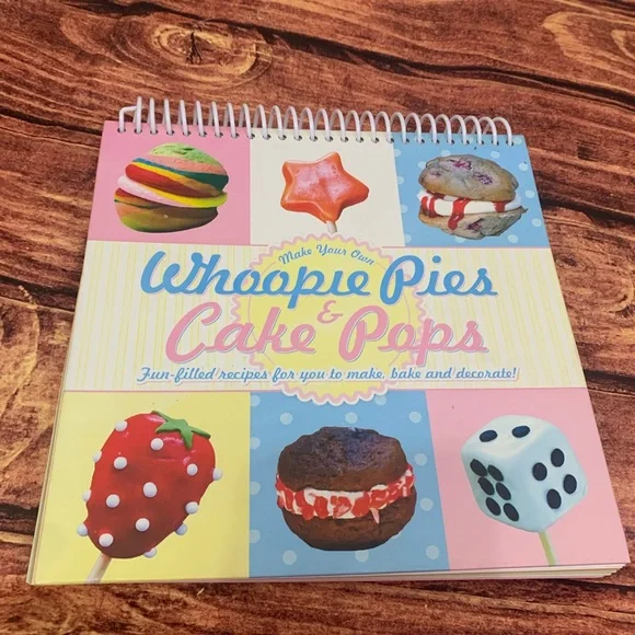 Whoopie Pies and Cake Pops Recipe Book - Picture 1 of 7